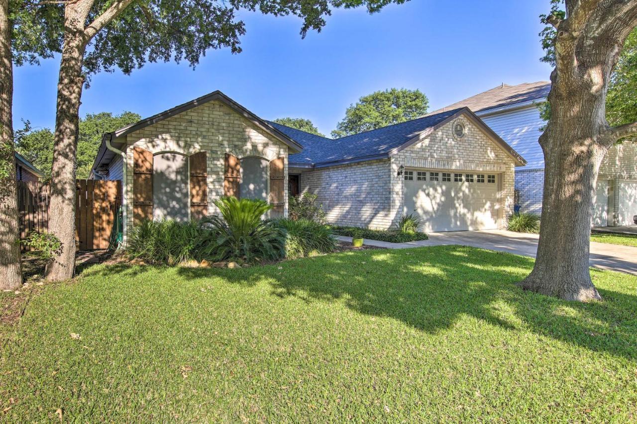 Peaceful San Antonio Oasis With Private Pool And Grillヴィラ エクステリア 写真