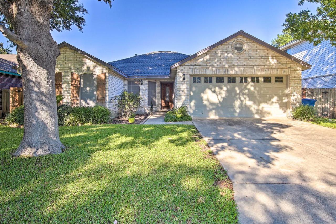 Peaceful San Antonio Oasis With Private Pool And Grillヴィラ エクステリア 写真